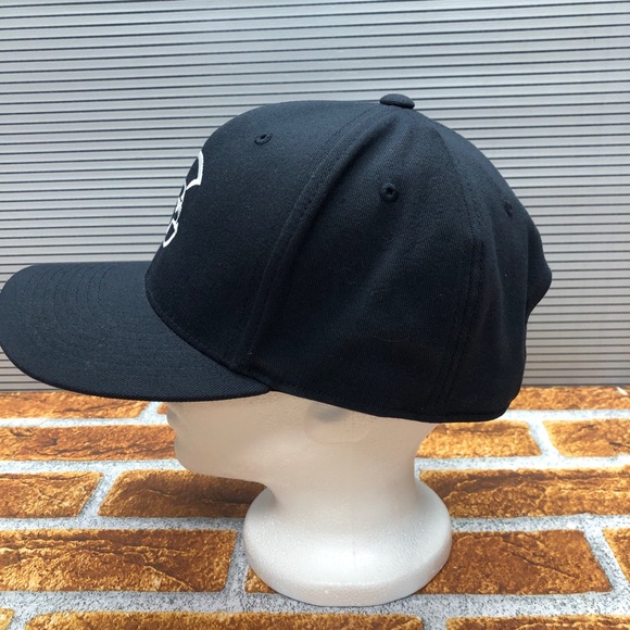 White Bulldog Embroidery Baseball Hat - YUPOONG Flexfit - Navy Blue- One Size - Picture 2 of 6